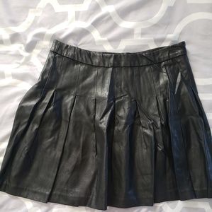 Leatherette short skirt